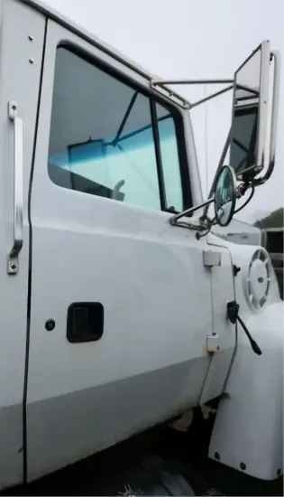 Picture of (Used) 1997 Ford LT9000, DOOR