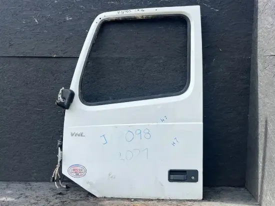 Picture of (Used) 2021 Volvo VNL, DOOR