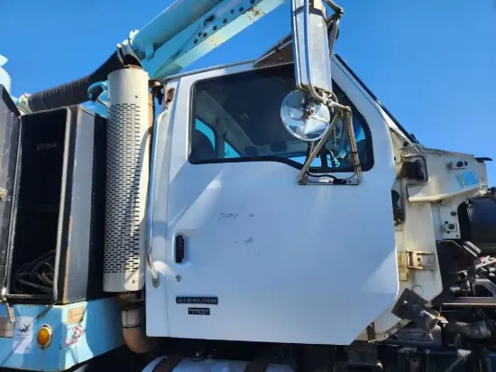 Picture of (Used) 2005 Sterling L7500,  DOOR