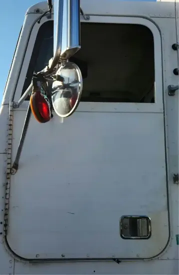 Picture of (Used) 1994 Freightliner FLD120SD, DOOR