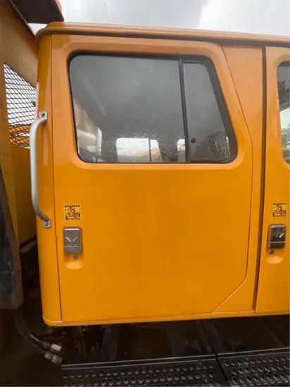 Picture of (Used) 2001 International 4700, REAR DOOR ASSEMBLY