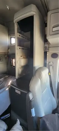 Picture of (Used) 2017 Kenworth T680, SLEEPER CABINETS