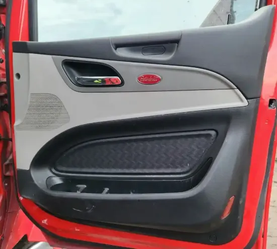 Picture of (Used) 2023 Peterbilt 579, INTERIOR DOOR PANEL