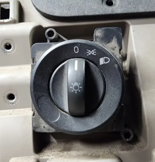 Picture of (Used) 2019 Freightliner Cascadia 125, MISCELLANEOUS DASH SWITCHES