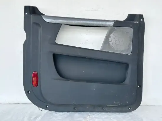 Picture of (Used) 2019 Freightliner Cascadia 126, INTERIOR DOOR PANEL