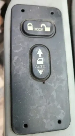Picture of (Used) 2006 International 4300, MISCELLANEOUS DASH SWITCHES