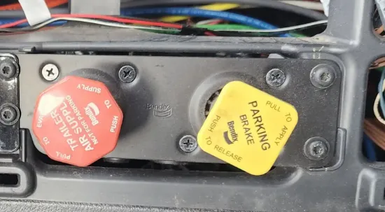 Picture of (Used) 2020 Freightliner Cascadia 126, MISCELLANEOUS DASH SWITCHES