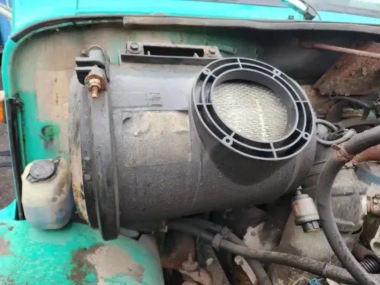 Picture of (Used) 2001 International 4900, AIR CLEANER