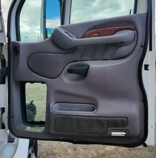 Picture of (Used) 2012 Peterbilt 587, INTERIOR DOOR PANEL