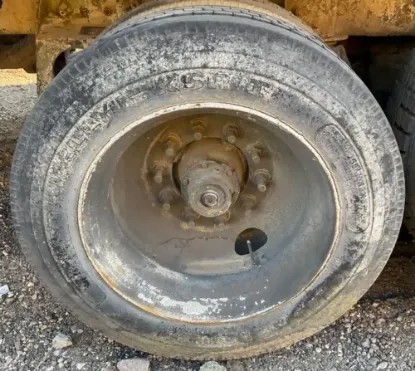 Picture of (Used) 1996 Ford LT8000, TAG AXLE