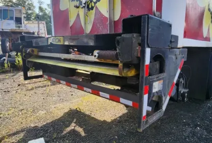Picture of (Used) 2005 Freightliner M2 106, POWER LIFT GATE