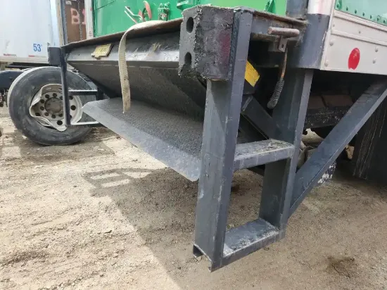 Picture of (Used) 1997 Ford F800, POWER LIFT GATE