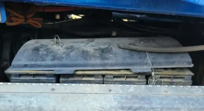Picture of (Used) 2018 Freightliner Cascadia 126, BATTERY BOX COVER