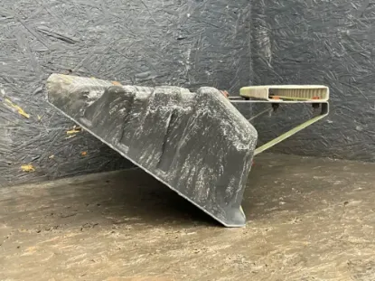 Picture of (Used) 2011 Volvo VNM, BATTERY BOX COVER