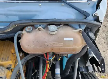 Picture of (Used) 2002 Freightliner Columbia 120, RADIATOR OVERFLOW BOTTLE