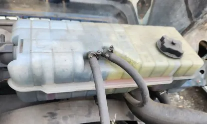 Picture of (Used) 2007 Volvo VNL, COOLANT RESERVOIR/RADIATOR OVERFLOW BOTTLE