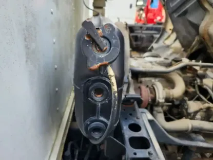 Picture of (Used) 2000 Mitsubishi FH211, COOLANT RESERVOIR/RADIATOR OVERFLOW BOTTLE