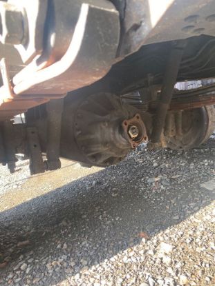 Picture of Used 2014 Isuzu NPR, Rear Cutoff, Single,
Brake type: Hydraulic,
Suspension: Leaf springs, 
Hub Bolts: 6,
Capacity: 8,840LB,

(CRG Heavy Truck Parts)
*F55962*