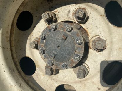 Picture of Used 2014 Isuzu NPR, Rear Cutoff, Single,
Brake type: Hydraulic,
Suspension: Leaf springs, 
Hub Bolts: 6,
Capacity: 8,840LB,

(CRG Heavy Truck Parts)
*F55962*