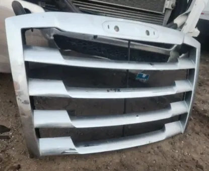 Picture of (Used) 2021 Freightliner Cascadia 126, GRILLE, 
Length: L=36.1/8", H=29.5",
Material: Plastic, 
Color: Chrome, 
 


 
