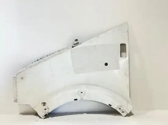 Picture of (Used) 2013 Isuzu Reach, FENDER