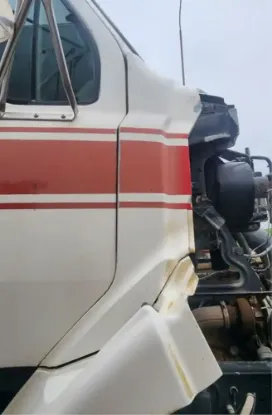Picture of (Used) 2000 Sterling L8500, COWL