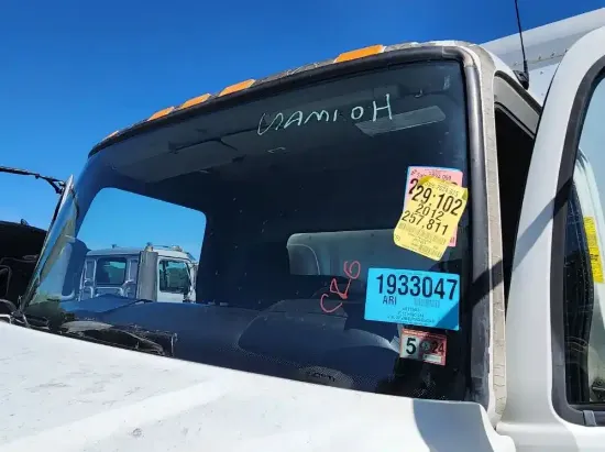 Picture of (Used) 2012 Hino 268, WINDSHIELD