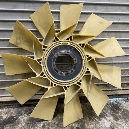 Picture of Used 2014 Peterbilt 367, FAN BLADES,
Plastic,
11 blades,
32” length,
For a PACCAR MX