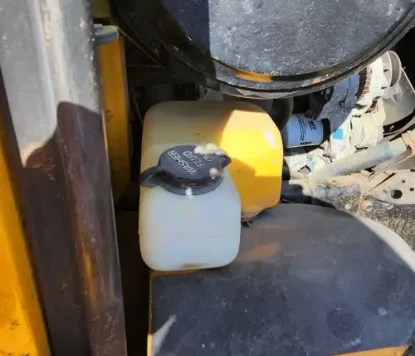 Picture of (Used) 1995 International 4900, WINDSHIELD WASHER RESERVOIR