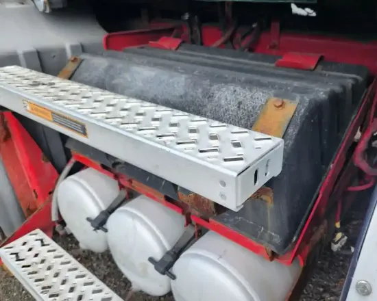 Picture of (Used) 2013 MACK CXU613, BATTERY BOX COVER