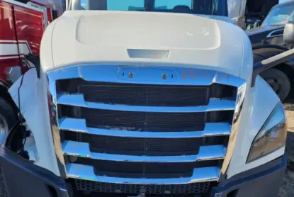 Picture of (Used) 2018 Freightliner Cascadia 126, REPAIRABLE HOOD ASSEMBLY