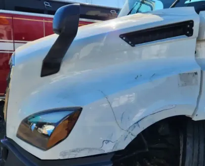 Picture of (Used) 2018 Freightliner Cascadia 126, REPAIRABLE HOOD ASSEMBLY