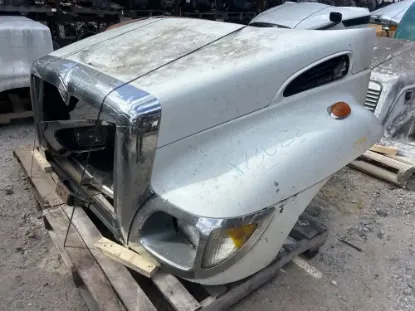 Picture of (Used) 2002 International 7400, HOOD ASSEMBLY