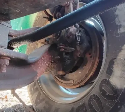Picture of (Used) 2002 International 9200l, COMPLETE FRONT AXLE