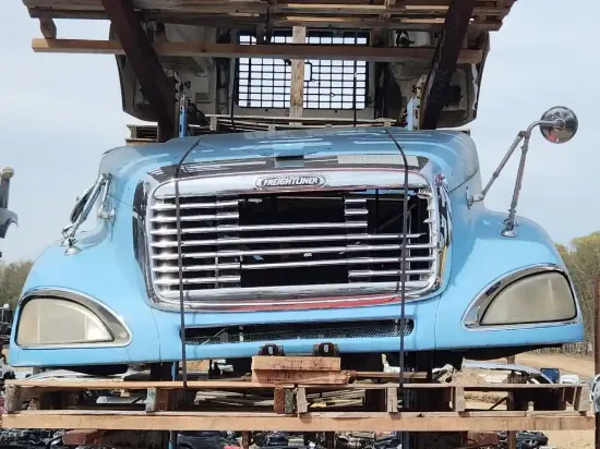 Picture of (Used) 2005 Freightliner Columbia 120, HOOD ASSEMBLY