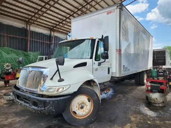 Picture of 2006-international-4200-truck-delivery