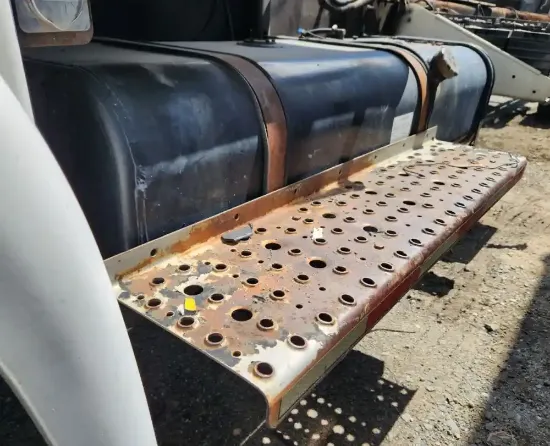 Picture of (Used) 2001 Freightliner FL70, FUEL TANK