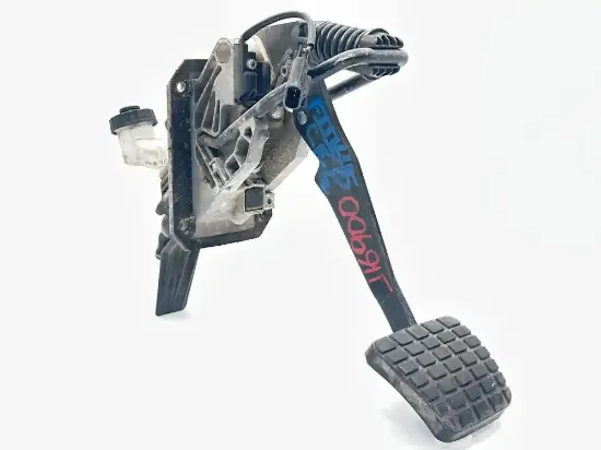 Picture of (Used) 2013 Freightliner Cascadia 125, CLUTCH PEDAL ASSEMBLY