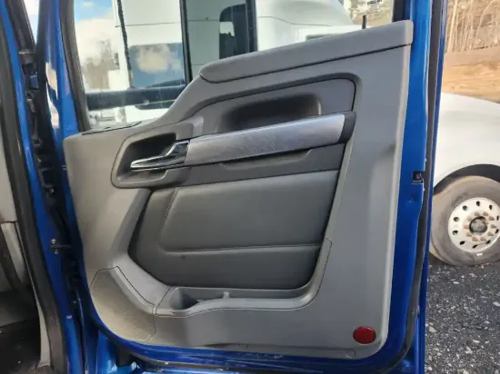 Picture of (Used) 2019 Kenworth T680, INTERIOR DOOR PANEL