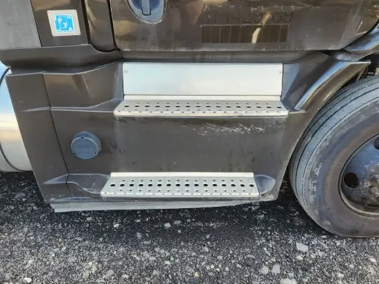 Picture of (Used) 2017 Freightliner Cascadia 113, TANK FAIRINGS