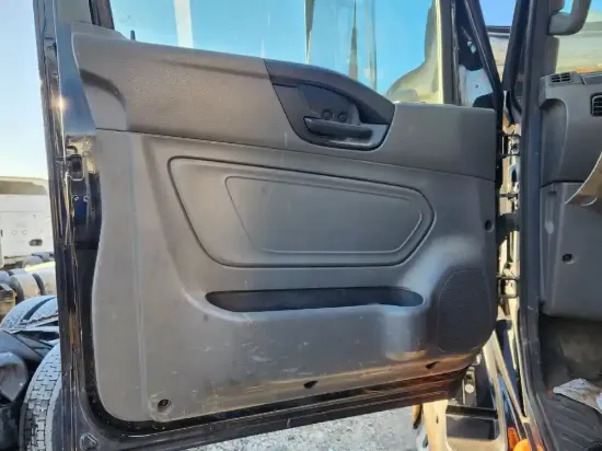 Picture of (Used) 2021 International LT625, INTERIOR DOOR PANEL