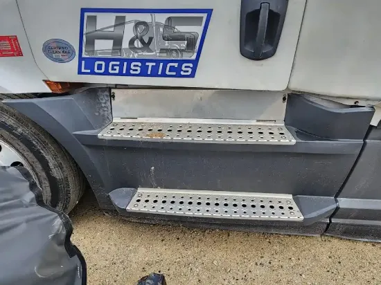 Picture of (Used) 2021 Freightliner Cascadia 126, TANK FAIRINGS