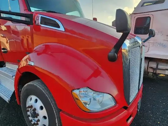 Picture of (Used) 2019 Kenworth T680, HOOD ASSEMBLY