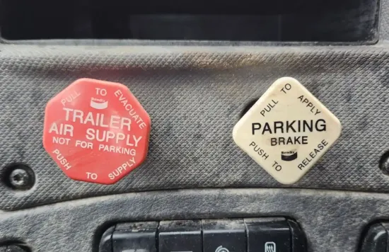 Picture of (Used) 2011 Freightliner Cascadia 125, MISCELLANEOUS DASH SWITCHES