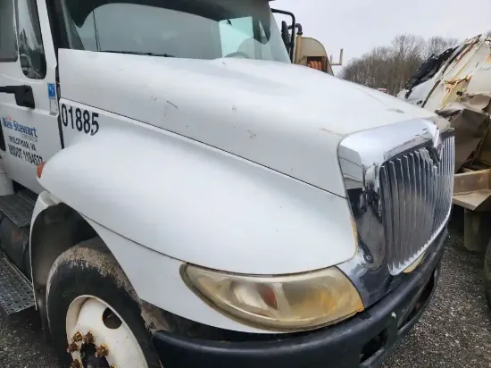 Picture of (Used) 2002 International 4400, HOOD ASSEMBLY