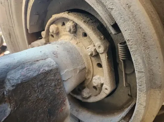 Picture of (Used) 2015 Kenworth T880, FRONT DIFFERENTIAL HUBS