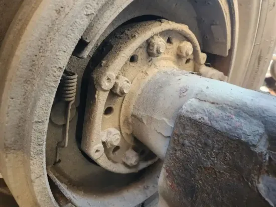 Picture of (Used) 2015 Kenworth T880, FRONT DIFFERENTIAL HUBS