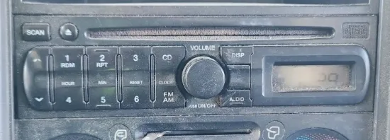 Picture of (Used) 2010 Isuzu NRR, RADIO