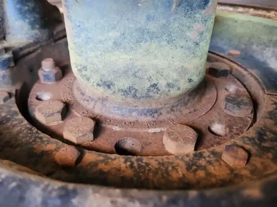 Picture of (Used) 2000 Sterling A9513, FRONT DIFFERENTIAL HUBS