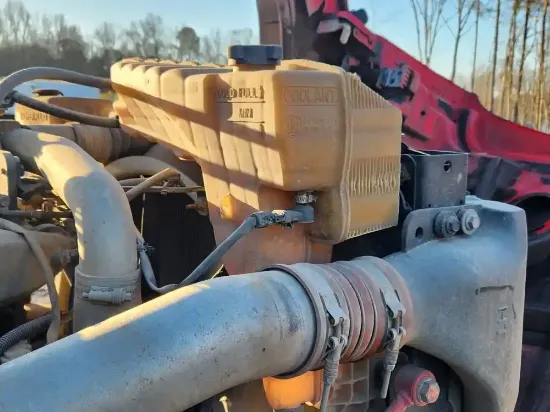 Picture of (Used) 2015 Kenworth T880, RADIATOR OVERFLOW BOTTLE